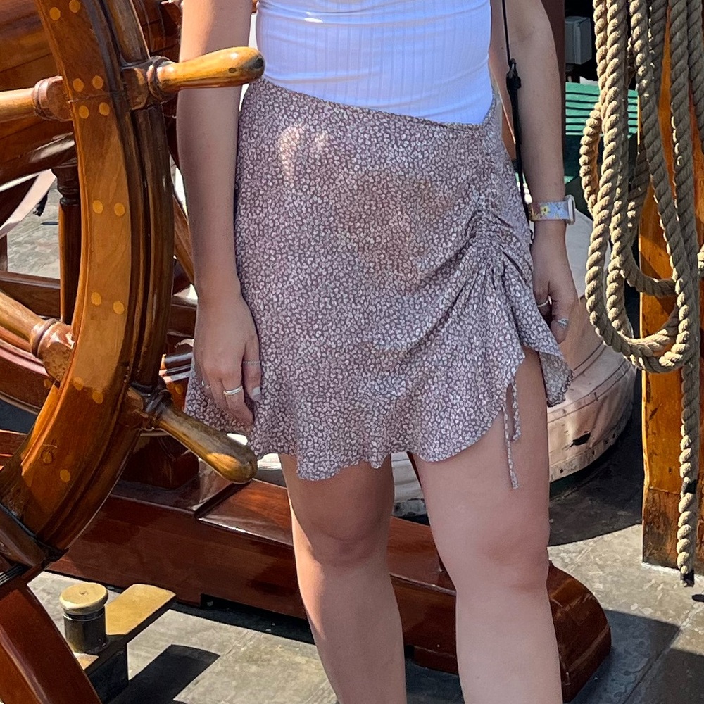 Skirt - Picture 2 of 3